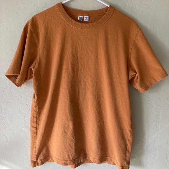 Uniqlo Basic Orange Tee Shirt - Picture 2 of 3
